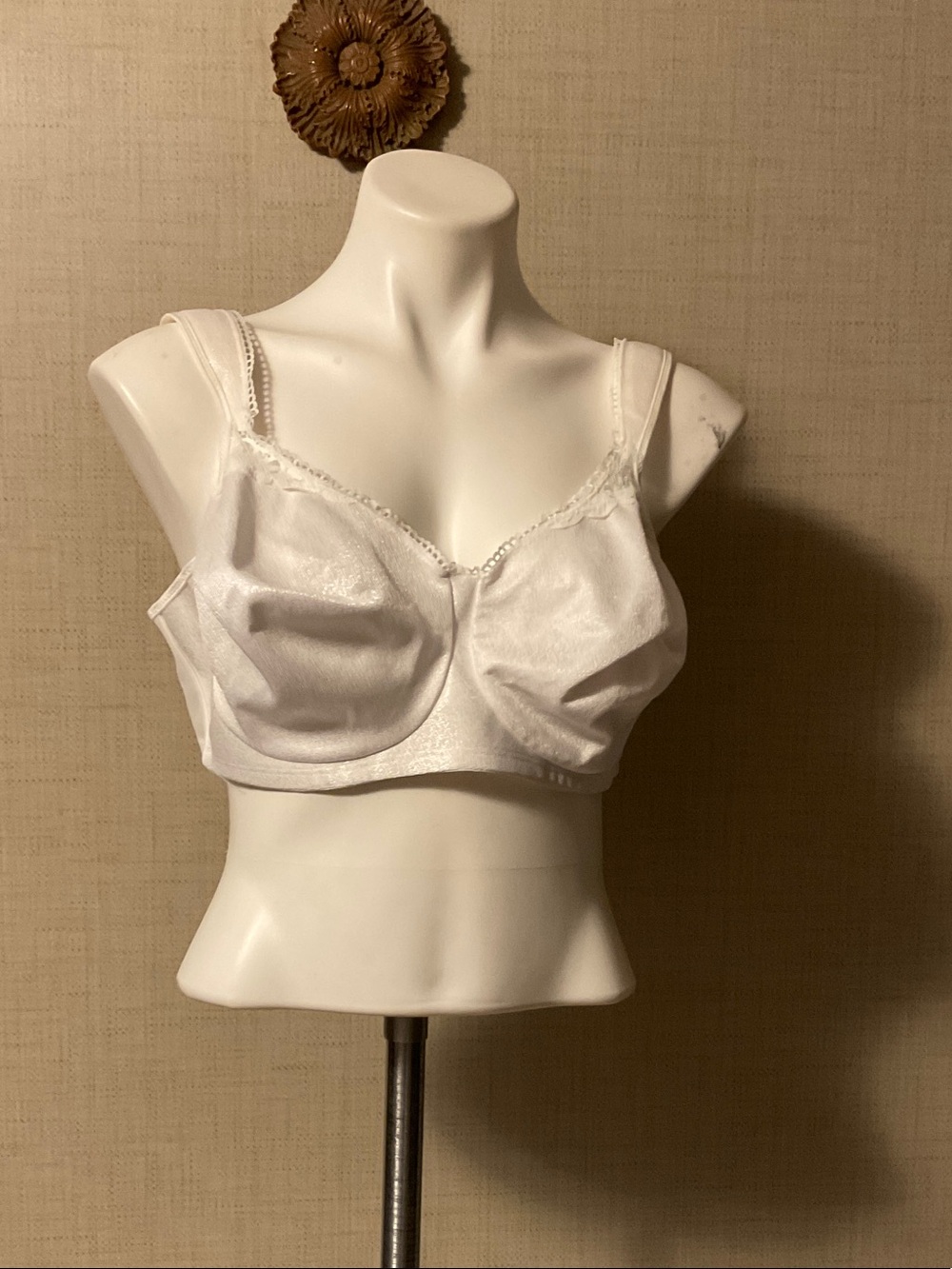 Playtex White Full-Coverage Support Bra with Lace Trim